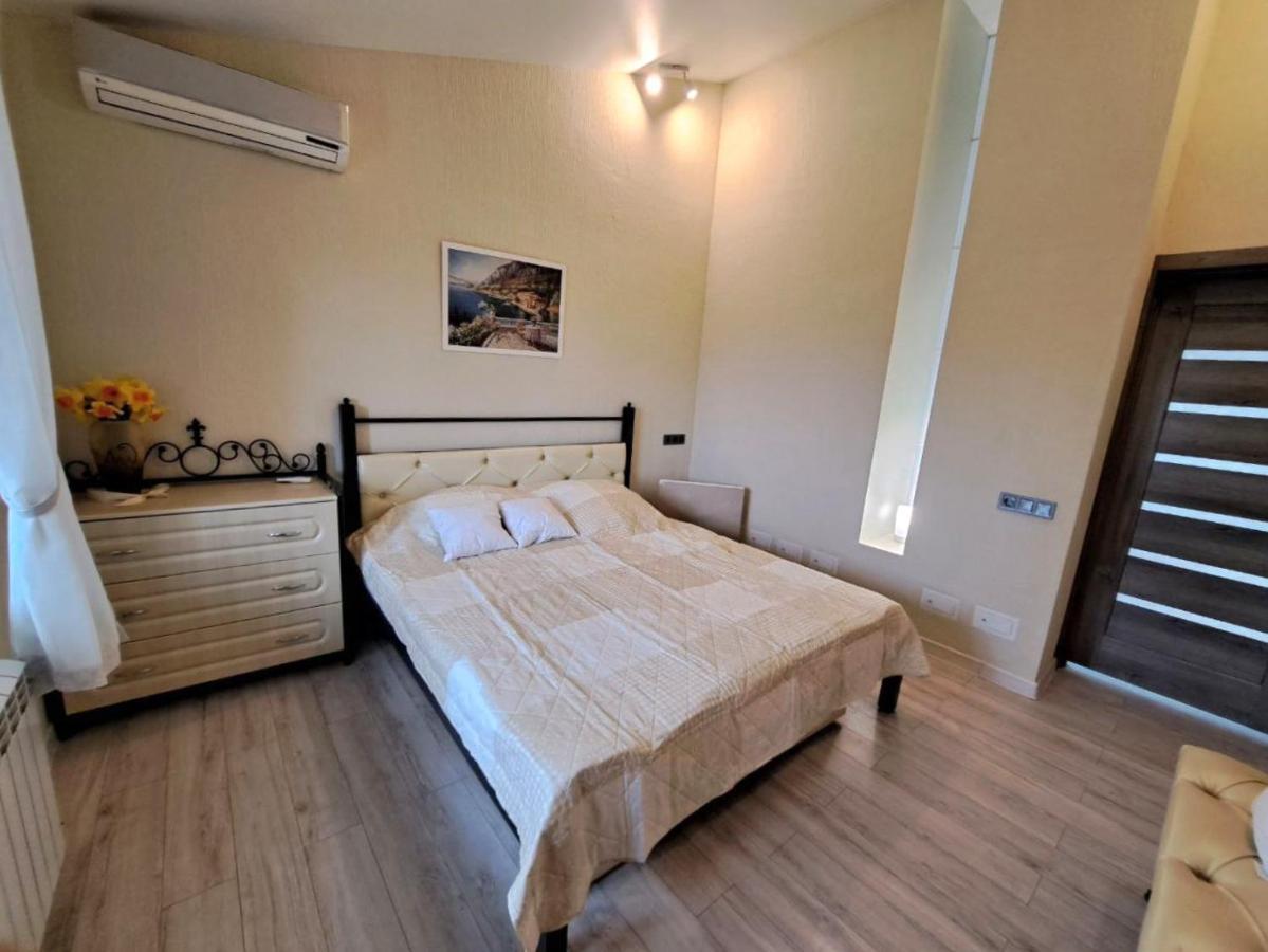Naykova District Apartment Kharkiv Bagian luar foto