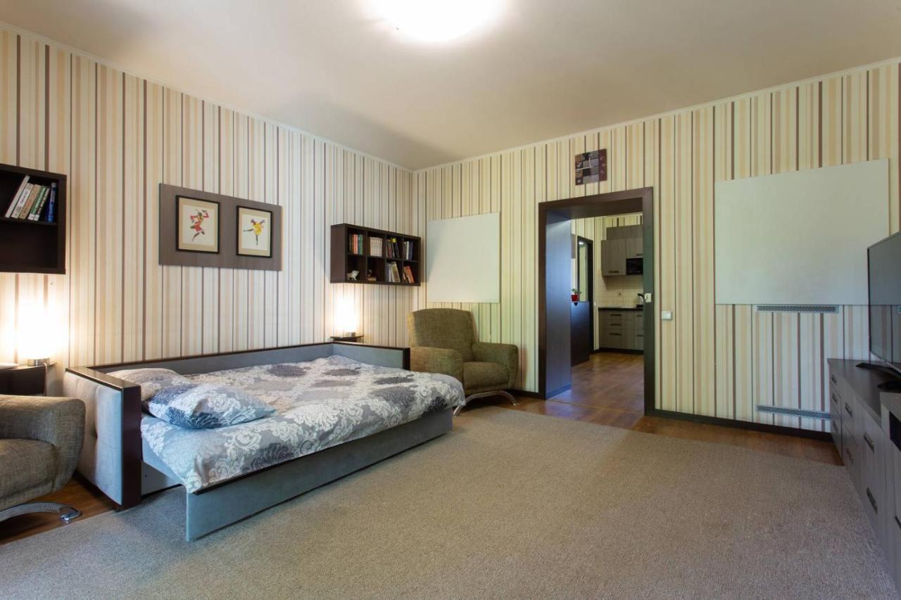 Naykova District Apartment Kharkiv Bagian luar foto