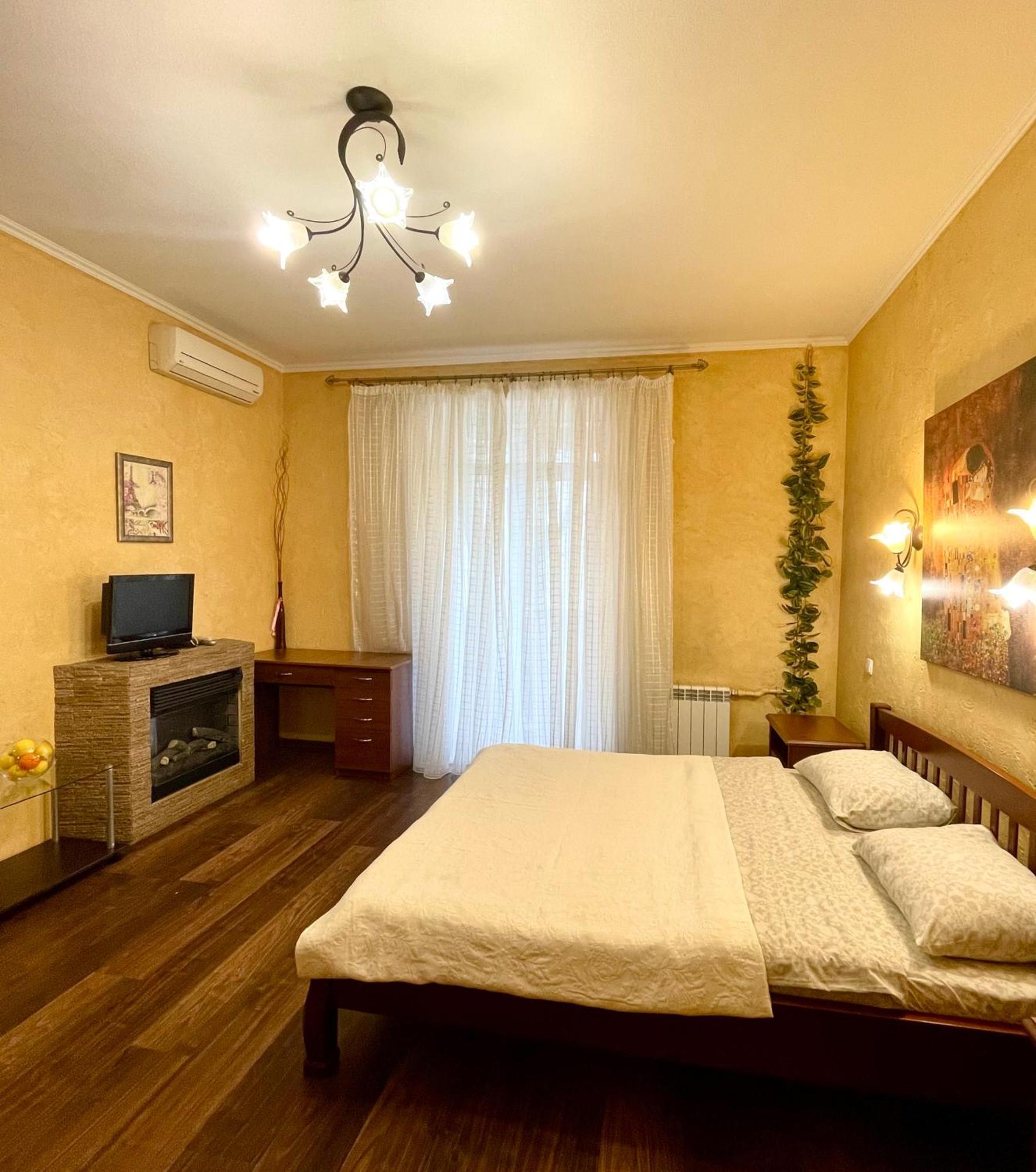 Naykova District Apartment Kharkiv Bagian luar foto